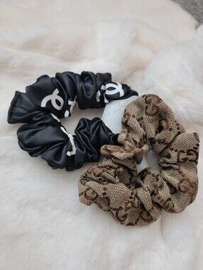 2pcs Black Logo Satin & Brown Patterned Hair Scrunchie Set